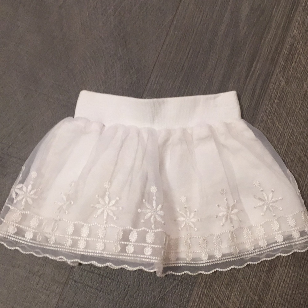 Idexe adorable white winter skirt.